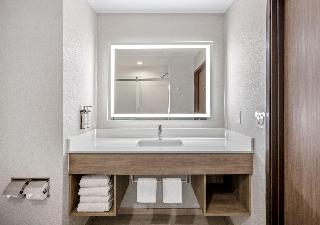 1 King Standard Communications Mobility Accessible Tub