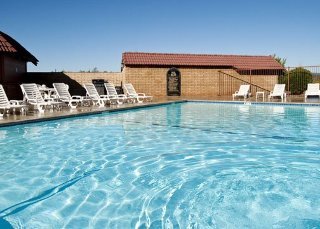 Pool
 di Quality Inn & Suites-Extended Stay Suites