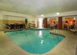 Pool
 di Comfort Suites (Mason)
