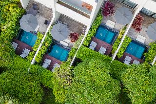 PARADOX COURTYARD ROOM
