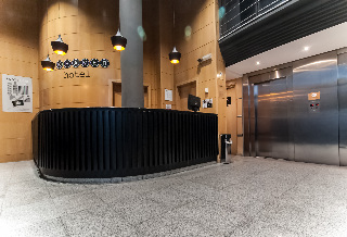 Lobby
 di Kris Abadia