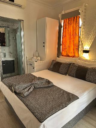 Karyatit hotel Kaleici