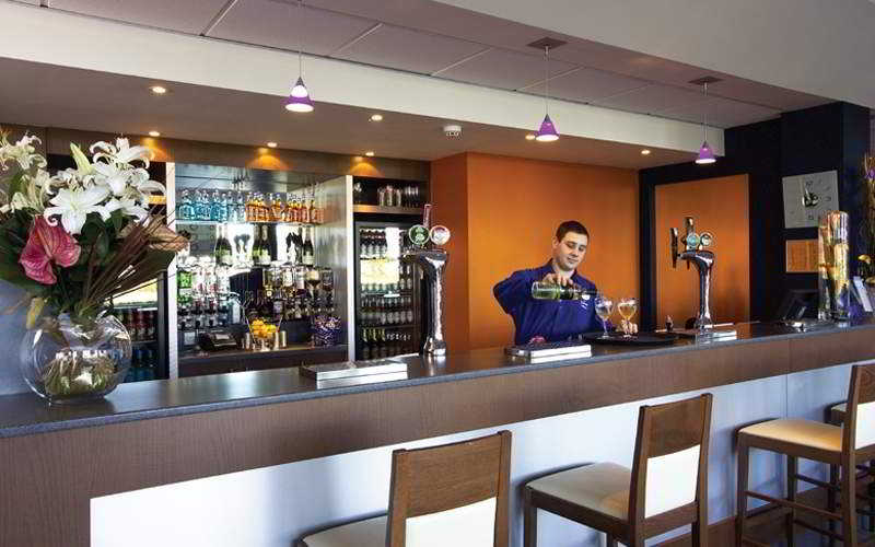 Bar
 di Holiday Inn Express Liverpool John Lennon Airport