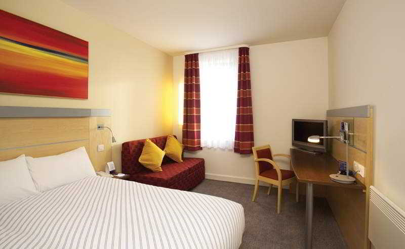 Room
 di Holiday Inn Express Liverpool John Lennon Airport