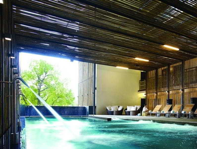 Pool
 di Hotel Maya Kuala Lumpur