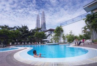 Pool
 di The Zon All Suites Residences on the Park K L