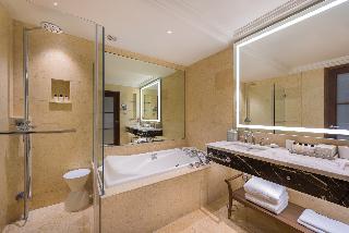 Straits Club Marina Bay View Room