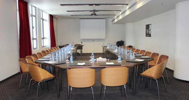 Conferences
 di Monroe