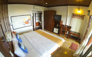 Room thumbnail 8