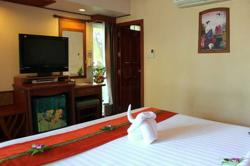 Room thumbnail 6