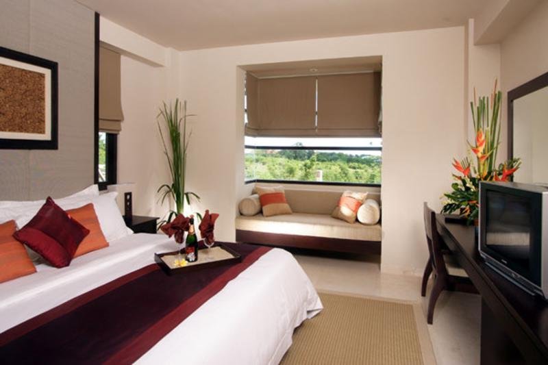 Room thumbnail 4