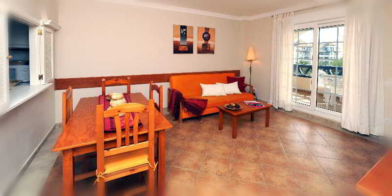 Room
 di Leo el Faro I-II-III 