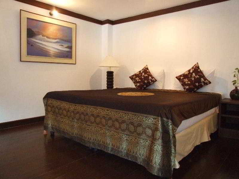 Room thumbnail 2