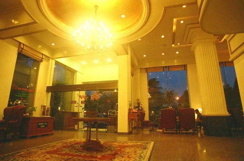 Lobby thumbnail 2