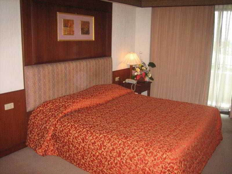 Room thumbnail 1