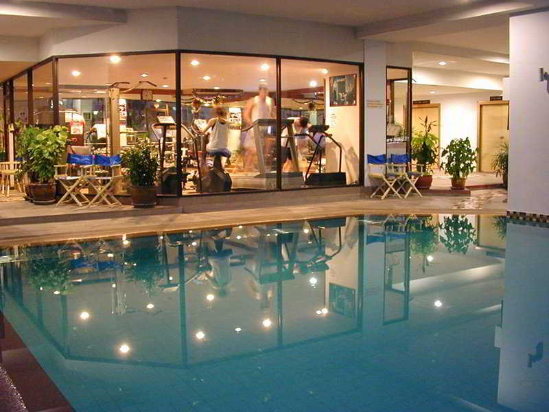 Pool
 di Taipan Hotel