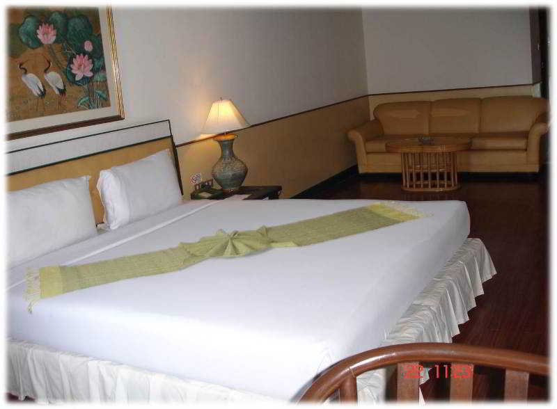 Room thumbnail 4