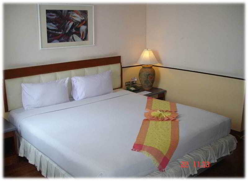 Room thumbnail 6