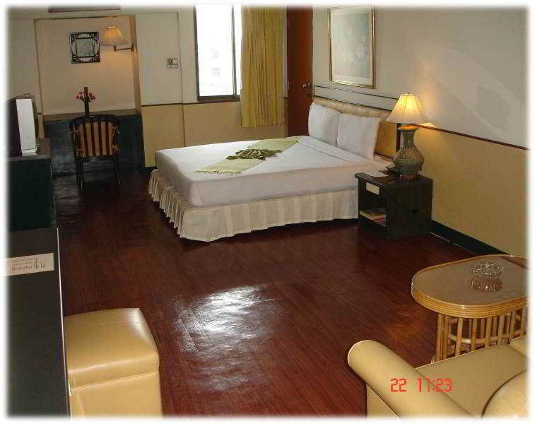 Room thumbnail 2