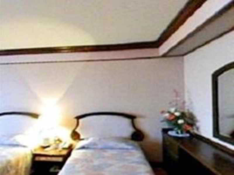 Room thumbnail 5