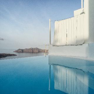 Cosmopolitan Suites