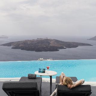 Cosmopolitan Suites