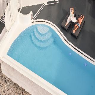 Cosmopolitan Suites