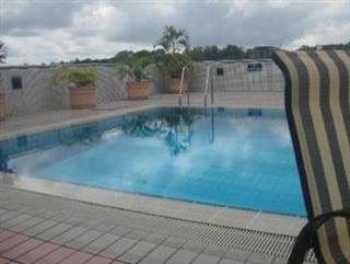 Pool
 di The Centrepoint Hotel, Brunei