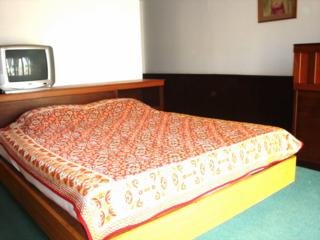 Room thumbnail 4