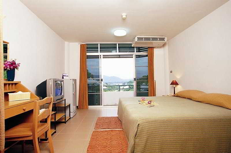 Room thumbnail 2