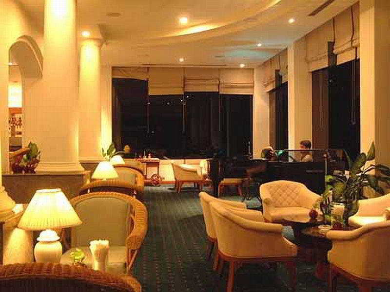 Lobby thumbnail 1