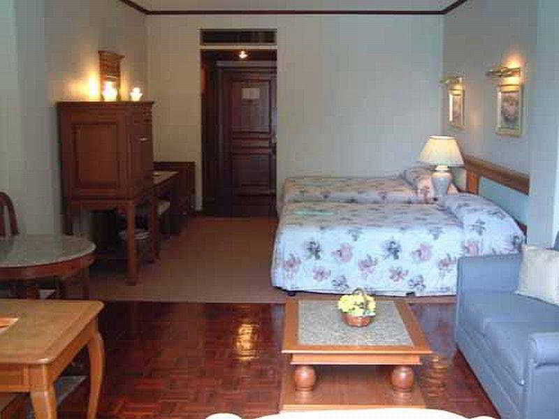 Room thumbnail 6