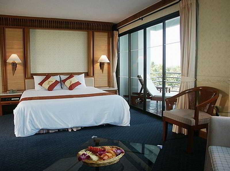 Room thumbnail 4