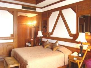 Room thumbnail 4