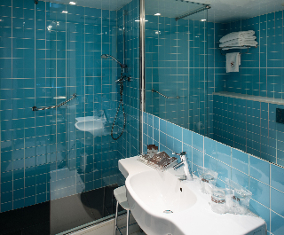 Room
 di Catalonia Avinyo