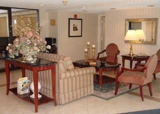 Lobby
 di Quality Inn St. Peterborough