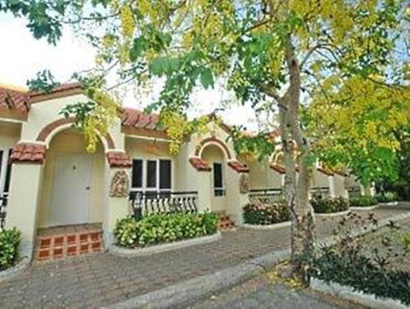 General view
 di Lopburi Inn Resort