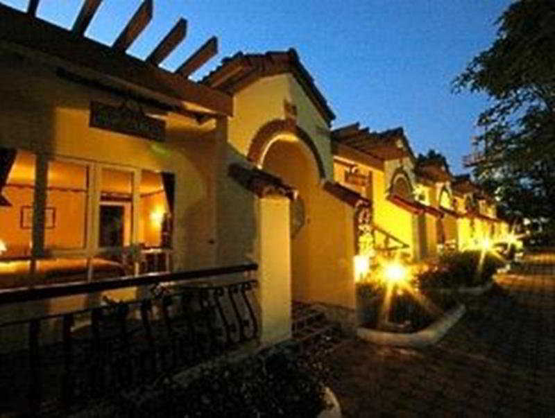 General view
 di Lopburi Inn Resort