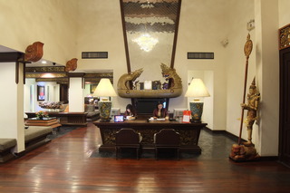 Lobby thumbnail 11