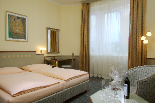 Room
 di Erzherzog Rainer