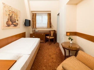 Room
 di Erzherzog Rainer