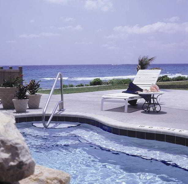 Pool
 di Delray Sands Resort 