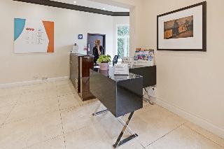 OYO The Baltimore Hotel photo 10
