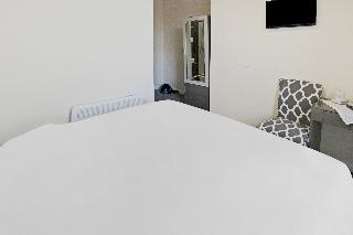 OYO The Baltimore Hotel photo 5
