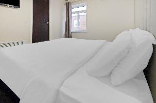 OYO The Baltimore Hotel photo 8