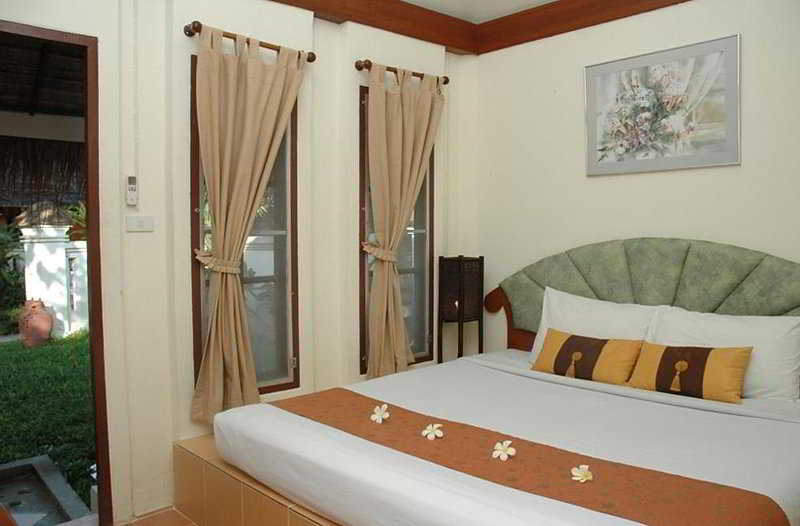 Room thumbnail 4