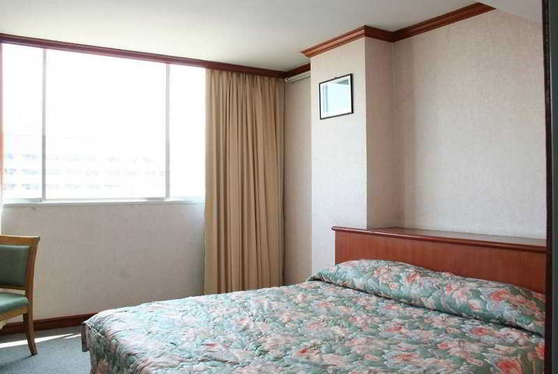 Room thumbnail 5