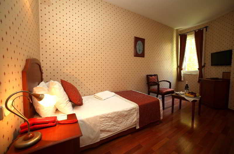 Room
 di Erguvan Special