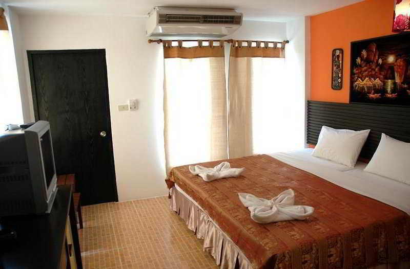 Room thumbnail 3