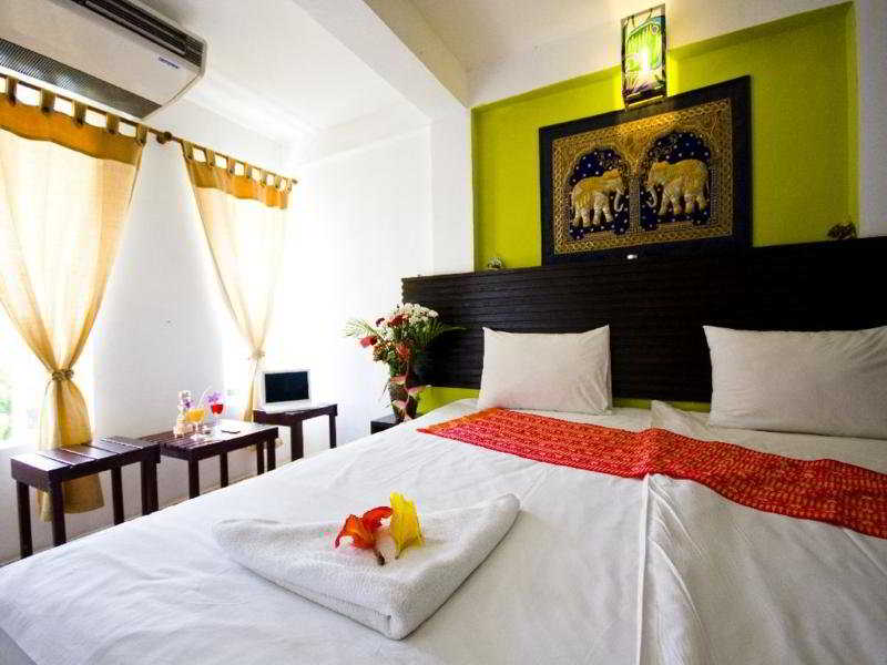 Room thumbnail 4